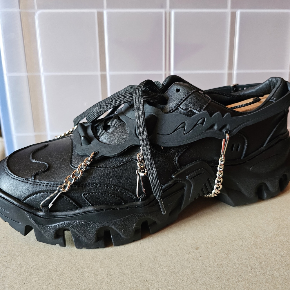 Black Men's Sneaker with Chain Detail(New)